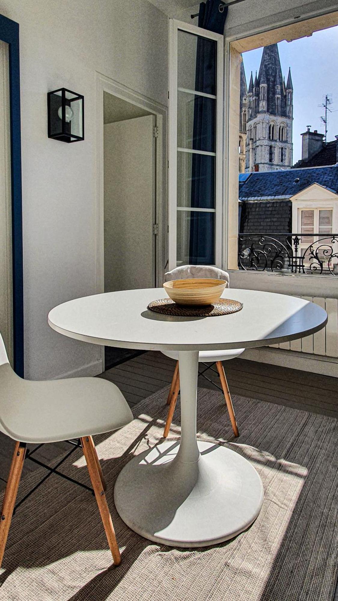 Charming Studio With View Of The Abbaye-Aux-Hommes Caen Rum bild