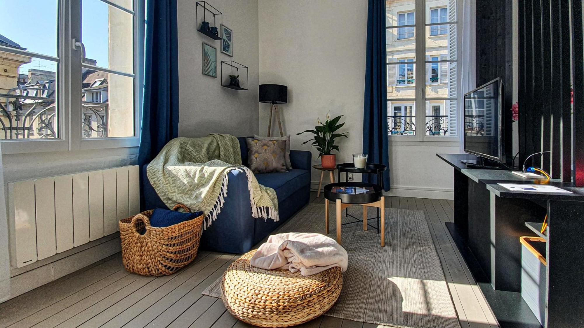 Charming Studio With View Of The Abbaye-Aux-Hommes Caen Rum bild